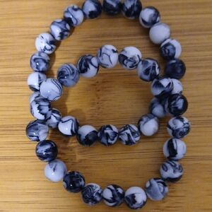 Marbled Black and White Beaded Bracelet